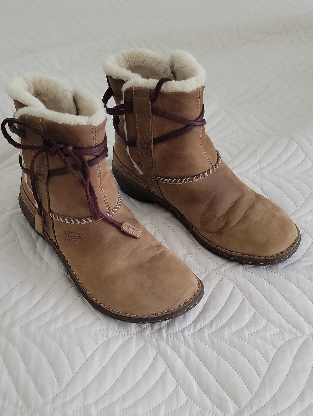 UGG Women's Tan Shearling-Lined Lace-Up Ankle Boots